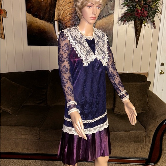 Jessica McClintock Dresses & Skirts - Jessica McClintock • Size 8 • Vintage • Dress • Purple • Floral Lace • Victorian